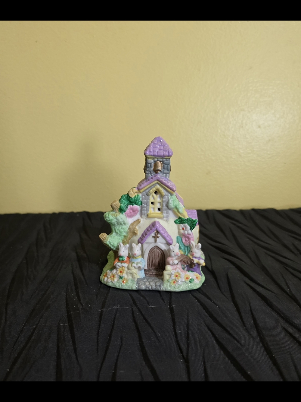 Hoppy Hollow 2003 Easter Bunny Church Figurine
